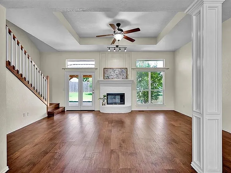 3 bed, 2030 sqft, $2,050 — Photo 4