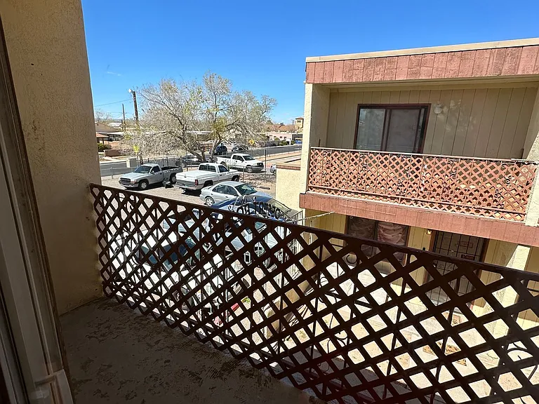 Spacious Townhomes near Fairgrounds — Photo 11