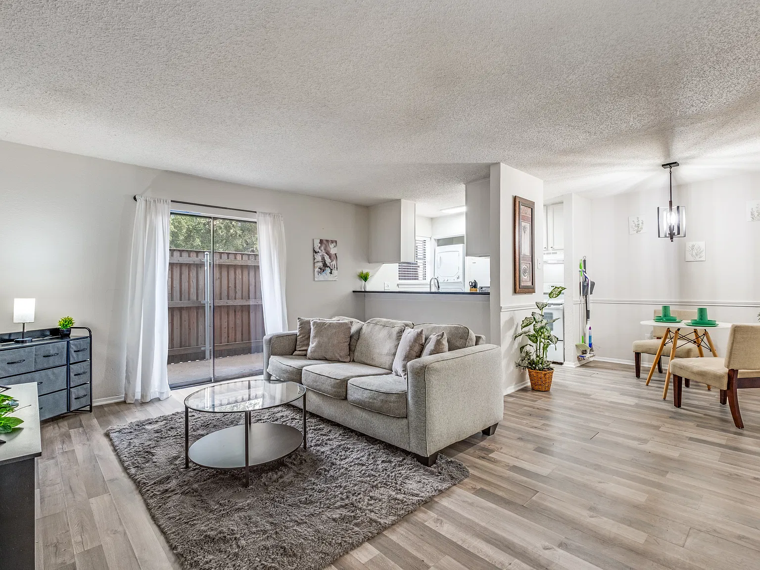2 bed, 717 sqft, $1,900 — Photo 1