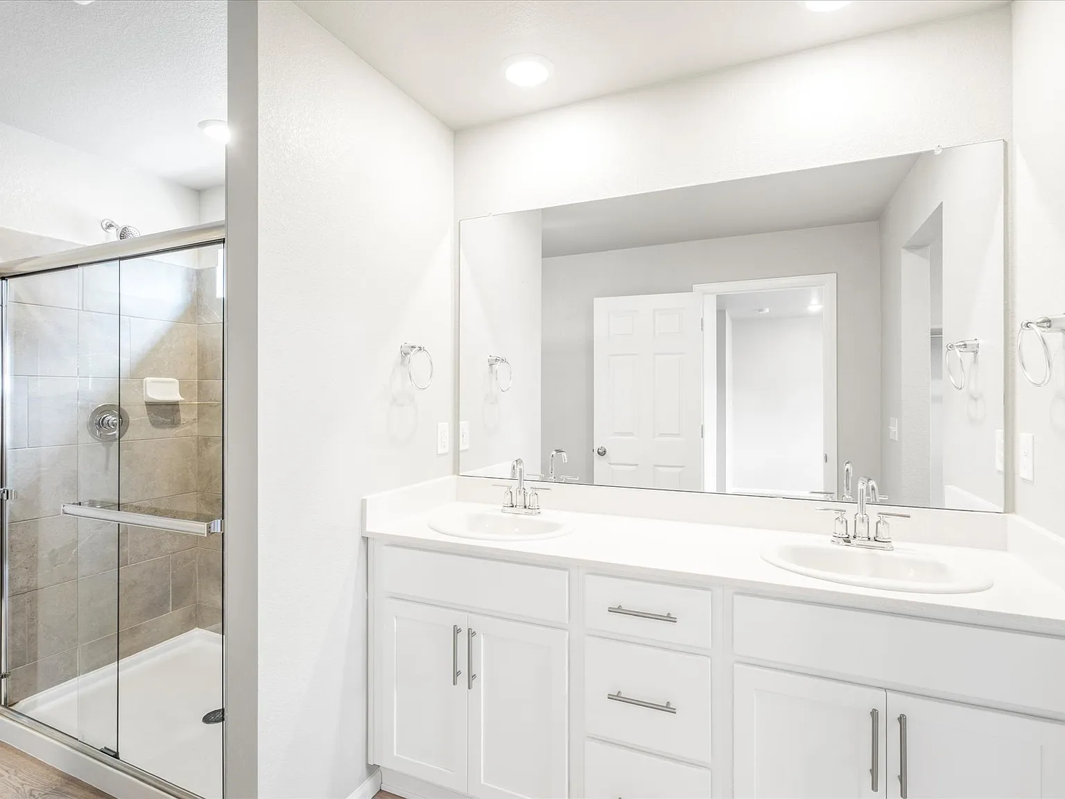 3 bed, 1874 sqft, $2,990 — Photo 3