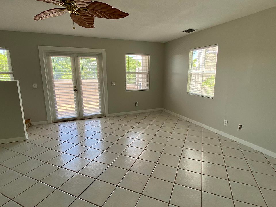 2nd image of 1075 Duval St APT R28