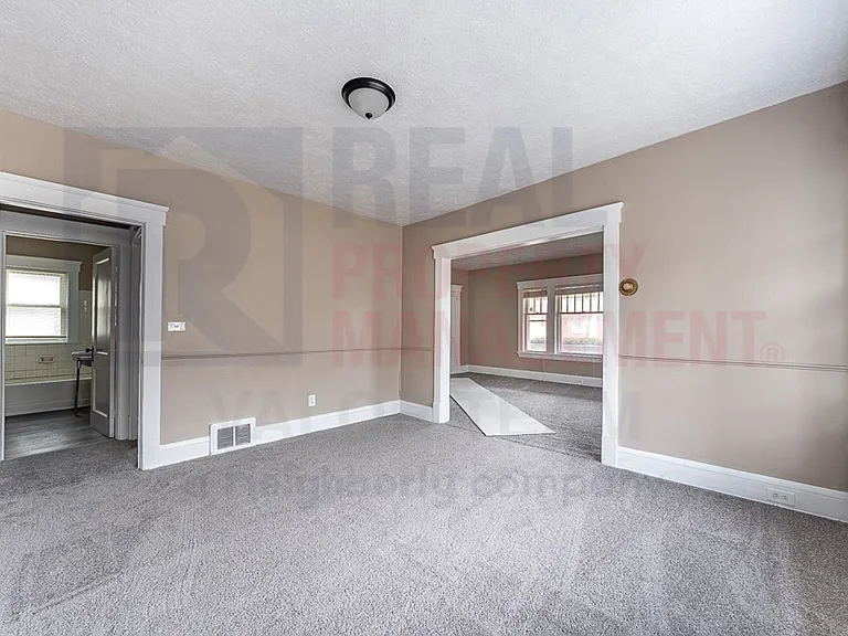 121 Logan St — Photo 2