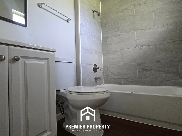 2442 Soundview Ct — Photo 11
