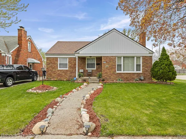 20971 Kenmore Ave, Harper Woods, MI 48225