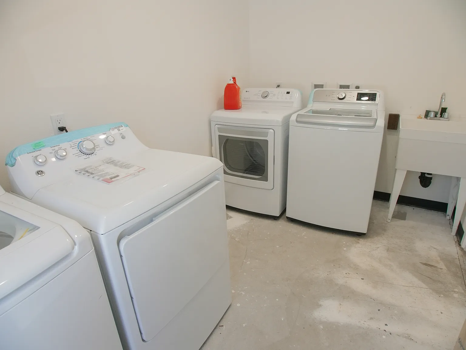 37452 Joseph St — Photo 2