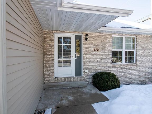 3rd image of 1225 EVERGREEN ROAD