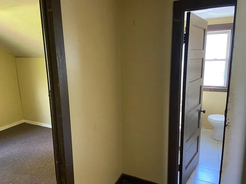 172 Davidson Ave #1