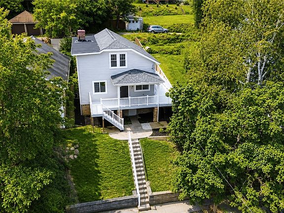 2nd image of 2149 Harbor St