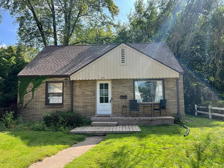 625 Welty Ave — Photo 2