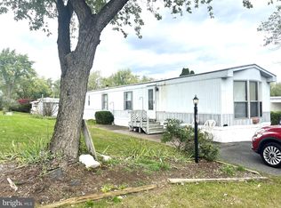 27 Walnut Ln, Carlisle, PA 17015