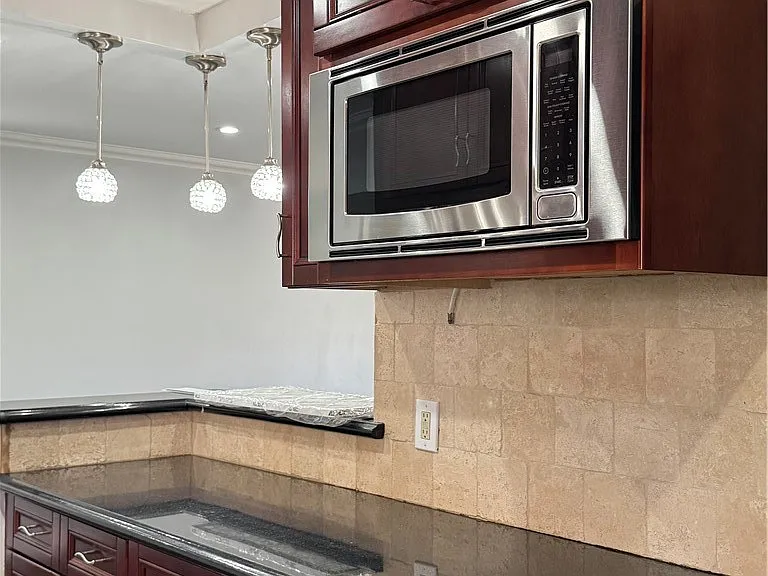 8739 Tyrone Ave — Photo 11