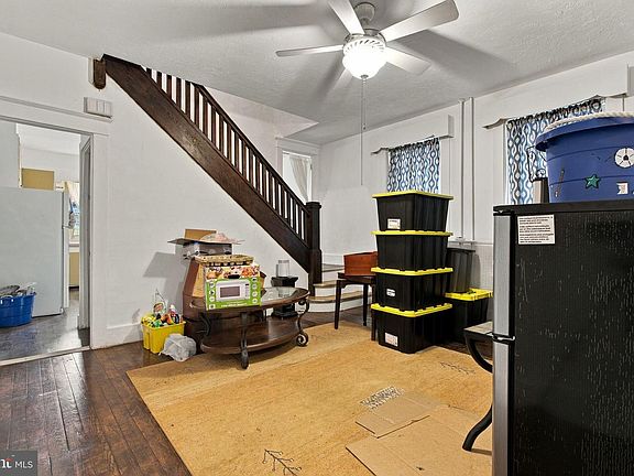 4th image of 824 Lehman St