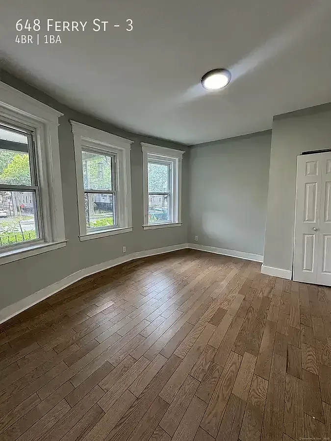 4 bed, $2,400 — Photo 4
