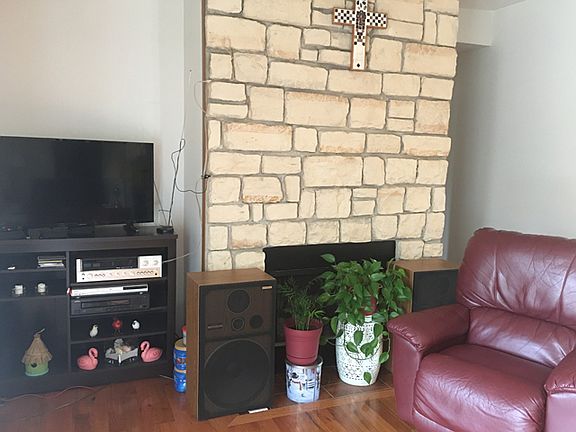 4th image of 272 Brookside Dr