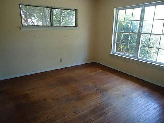 4th image of 527 Carol Ct
