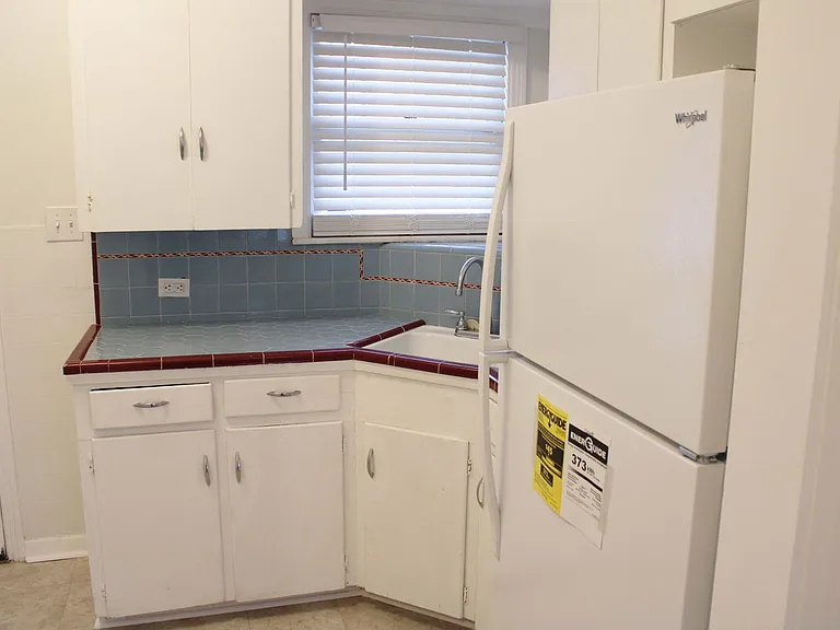 2825 W Woodlawn Ave — Photo 9