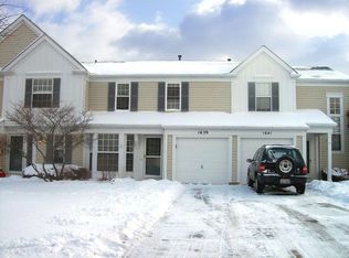1639 College Green Dr, Elgin, IL 60123