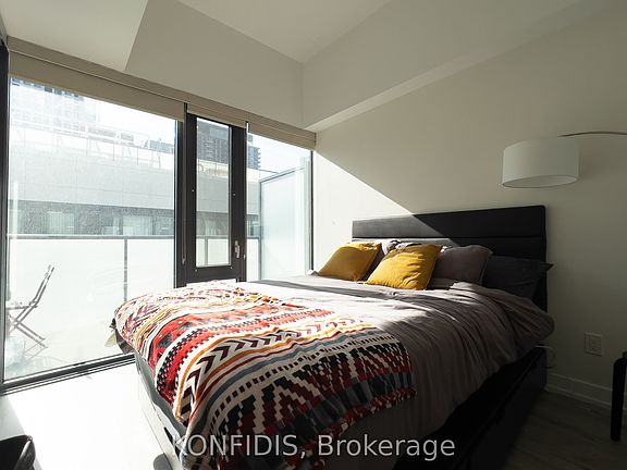 4th image of 161 Roehampton Ave #732