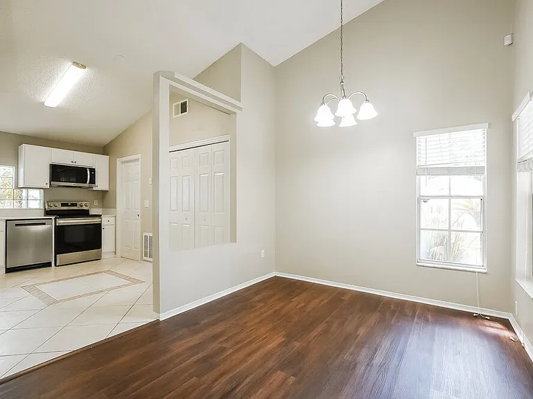 837 Shell Ln — Photo 4