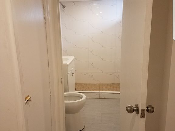 4th image of 11812 155th St