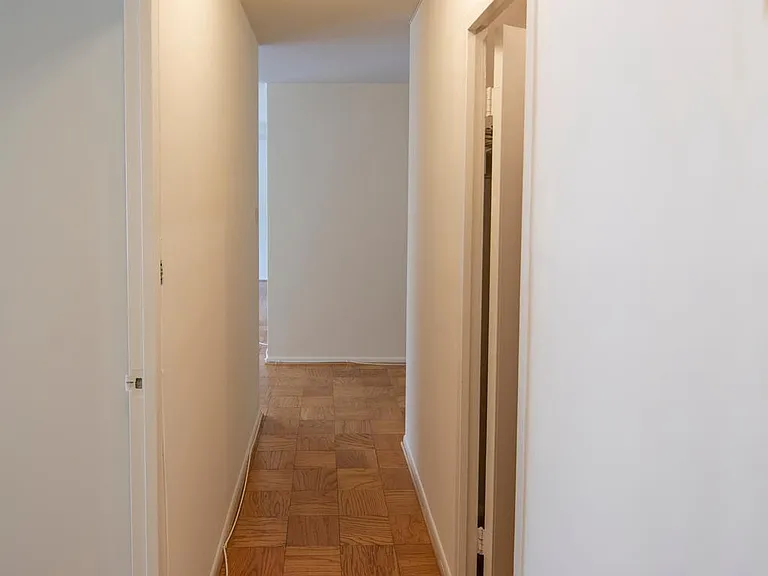1210 N Taft St #201 — Photo 22