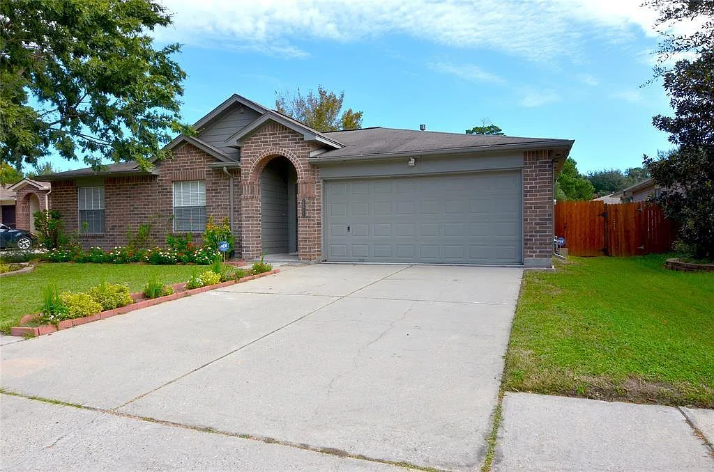 3 bed, 2.0 bath, 1414 sqft, $1,900 — Photo 2