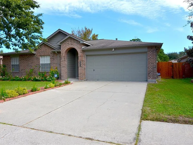 28926 Sedgefield St — Photo 2