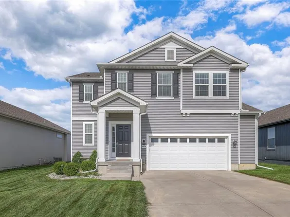 4828 SW Beckham Dr, Lees Summit, MO 64083
