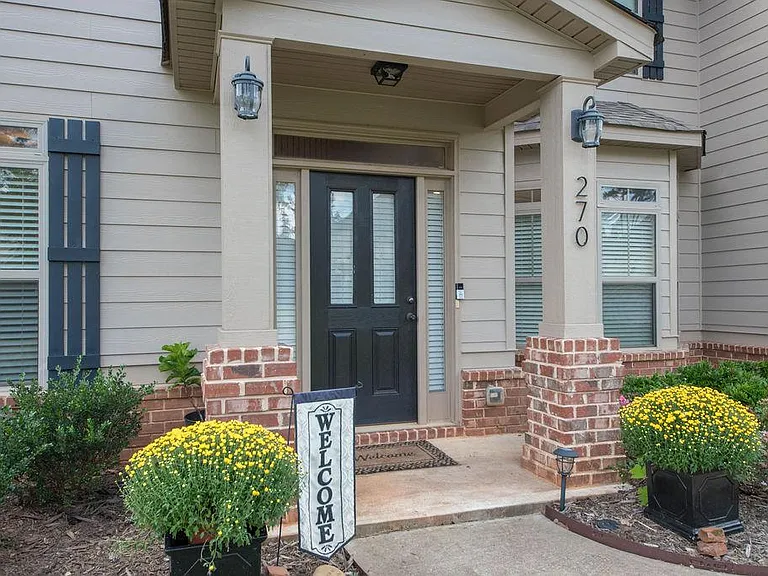 270 Savannah Dr — Photo 2
