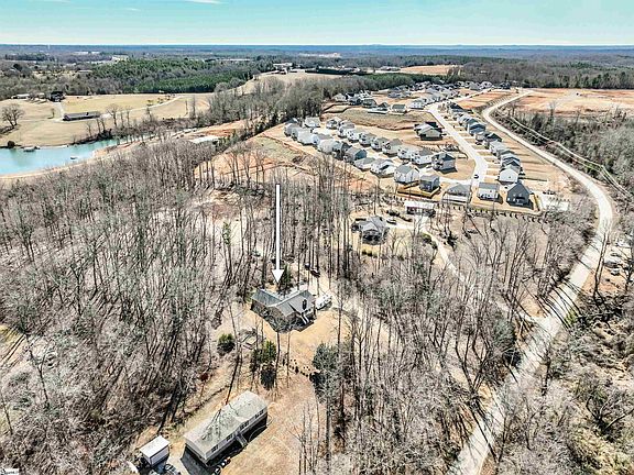 3rd image of 1126 Greenpond Rd