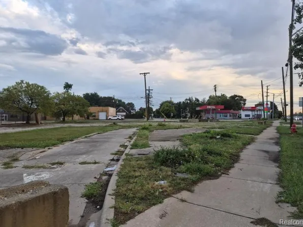 23060 Groesbeck Hwy, Warren, MI 48089