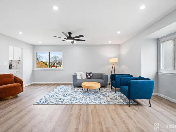 4F Lincoln Ln, Dayton, NJ 08810