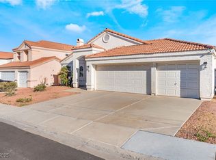 8 Sandwedge Dr, Henderson, NV 89074
