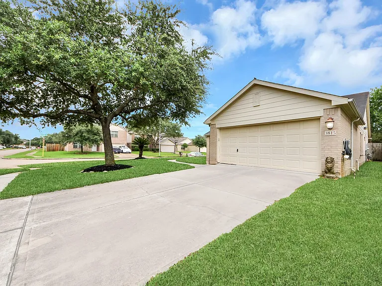 3815 Pebble Garden Ln — Photo 43