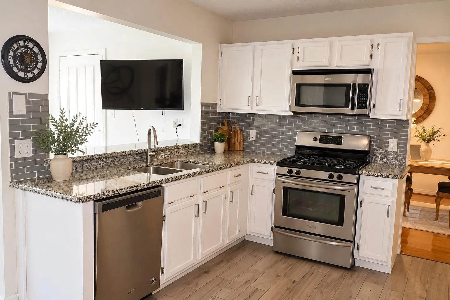 4 bed, 2.5 bath, 2444 sqft, $2,950 — Photo 3
