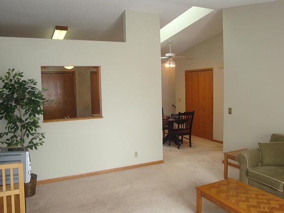 4th image of 3293 Greenbrier St