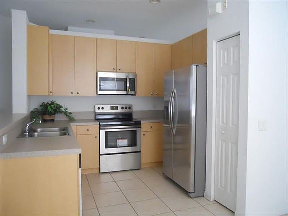 5th image of 555 Live Oak Ln