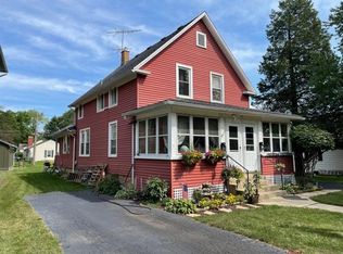 747 Edison St, Geneva, IL 60134