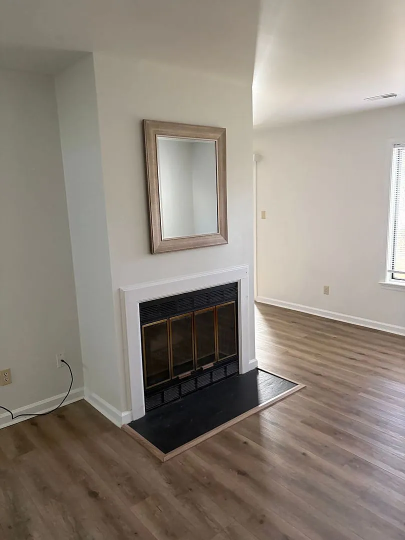 Prime low maintenance Williamsburg rental location! — Photo 3