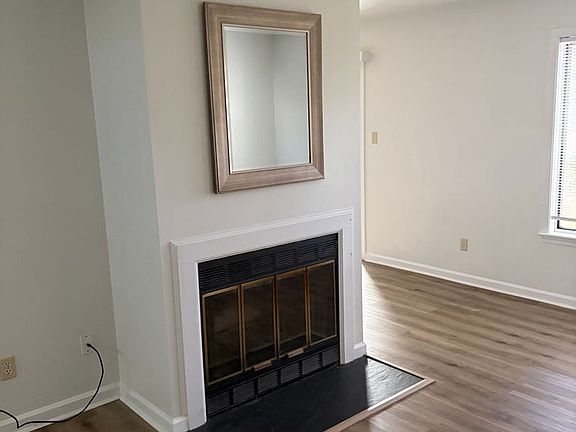3rd image of 124 Governor Berkeley Rd APT 13