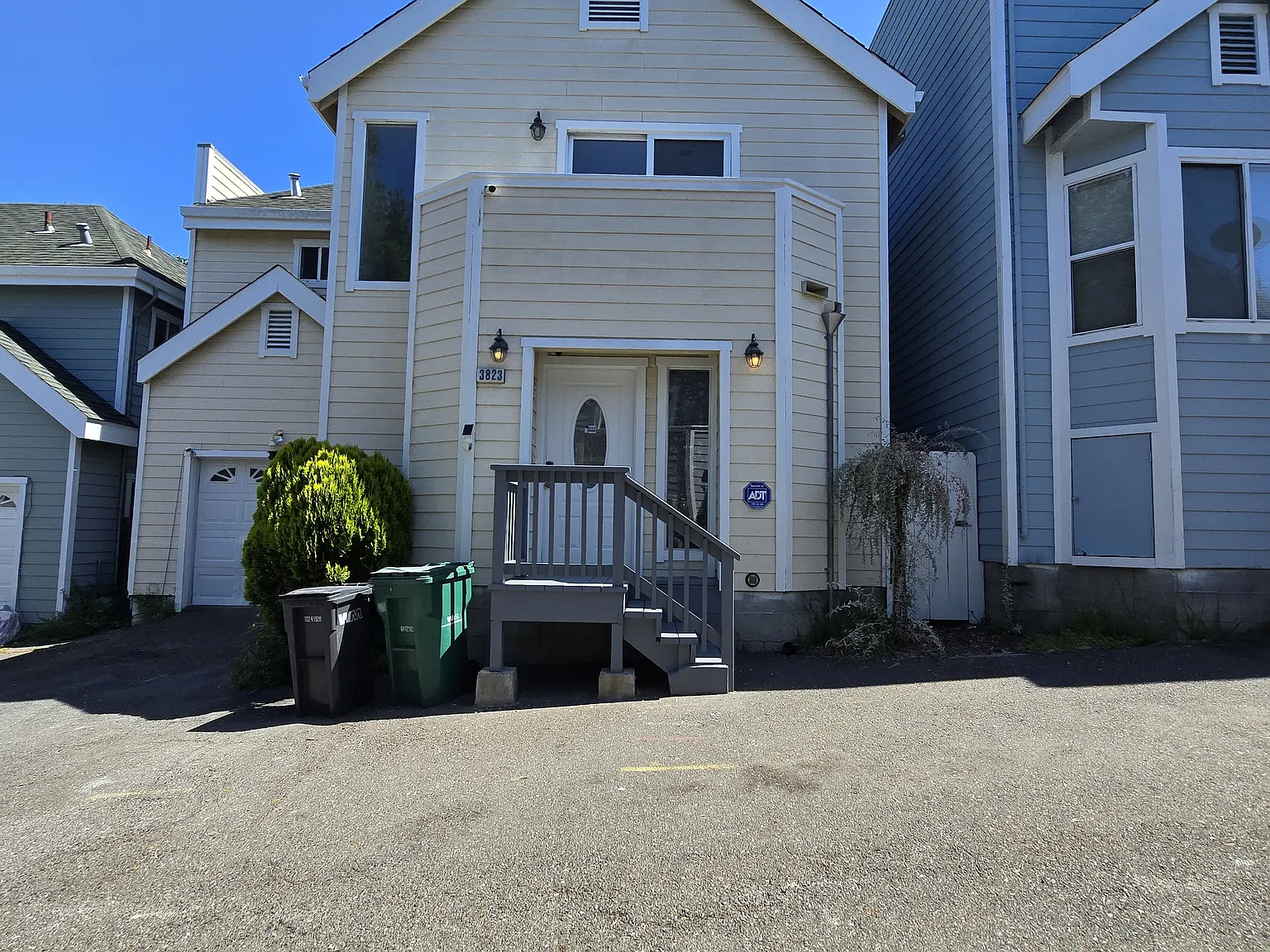 3 bed, 2.5 bath, 1358 sqft, $3,890 — Photo 2