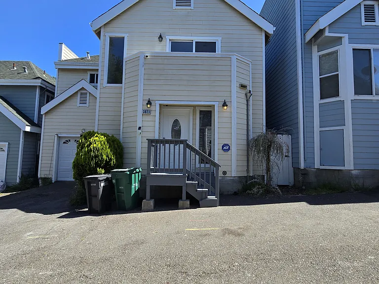 3823 Buell St — Photo 2