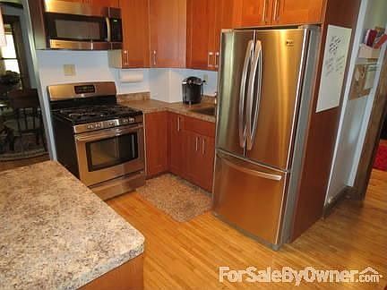 Completely Remodeled Kitchen
						:
						New cabinets and stainless steel appliances in 2010