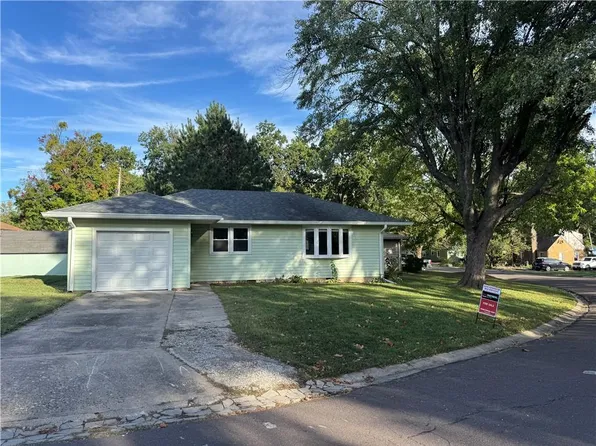 303 E Truman Ave, Clinton, MO 64735