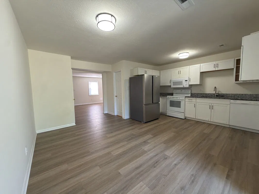 3 bed, 1.5 bath, 1188 sqft, $1,750 — Photo 3