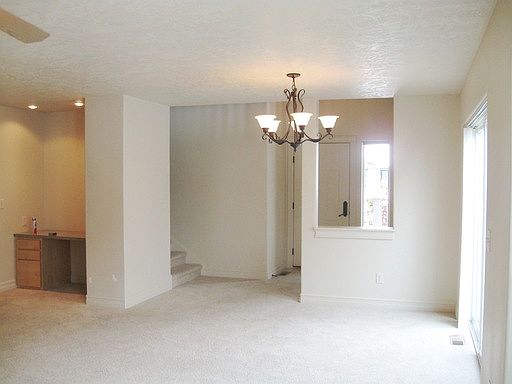 5th image of 105 Cottonwood Ct