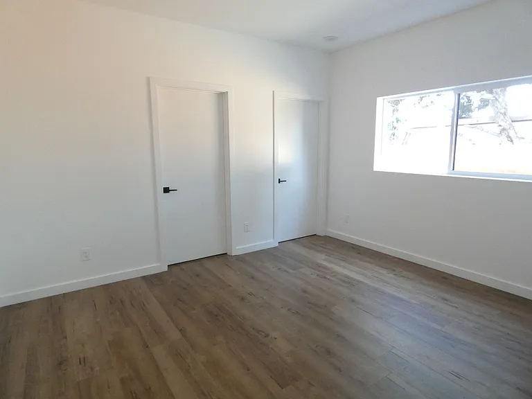 6034 Craner Ave — Photo 23