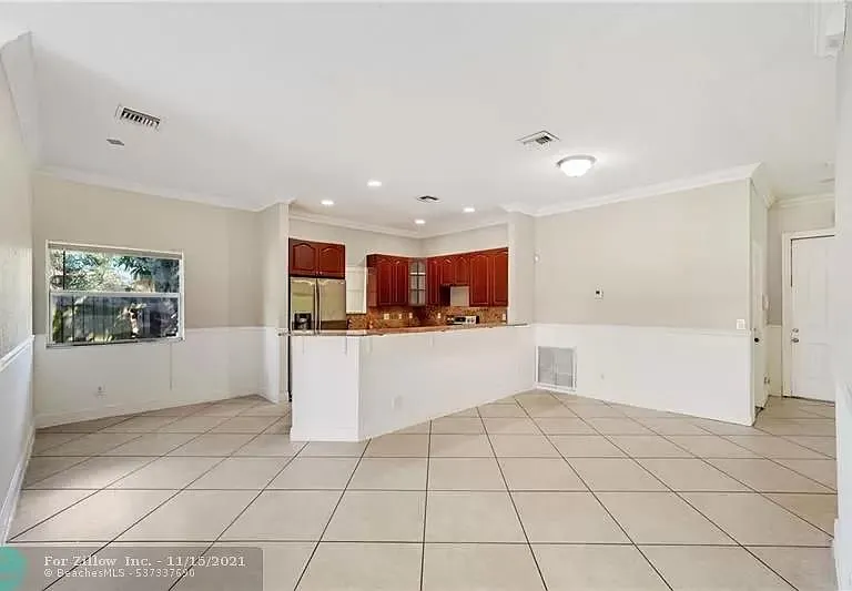 2501 NW 8th St — Photo 17