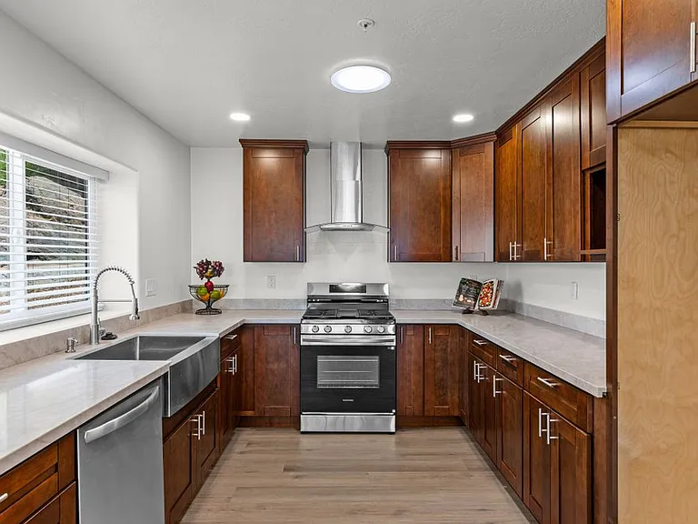 1604 San Miguel Ave — Photo 2