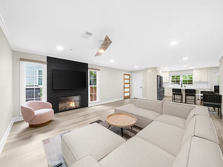 5061 Avalon Dr — Photo 12